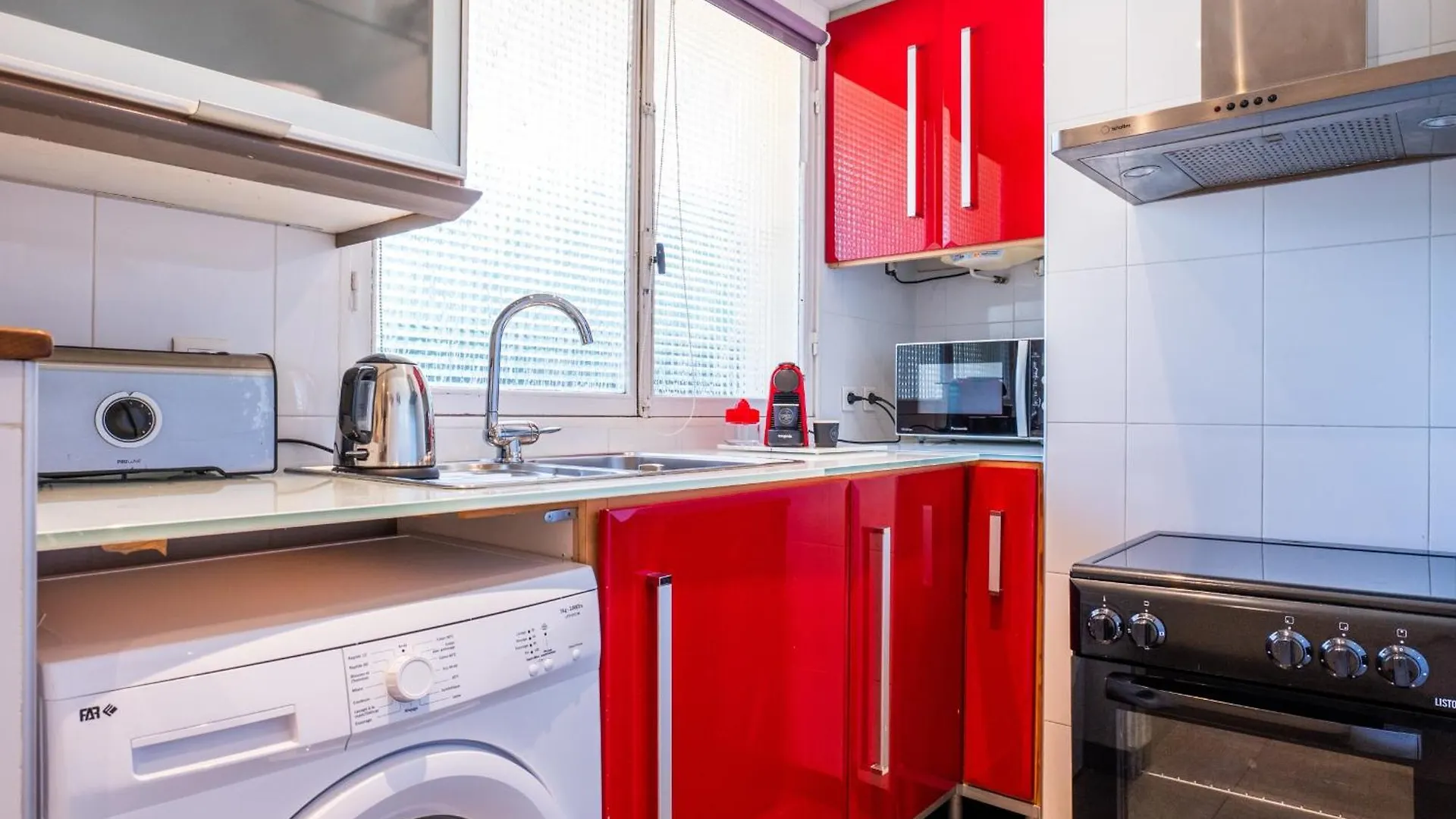 1-Br Garden-Level Inside Upscale District Apartment Cannes