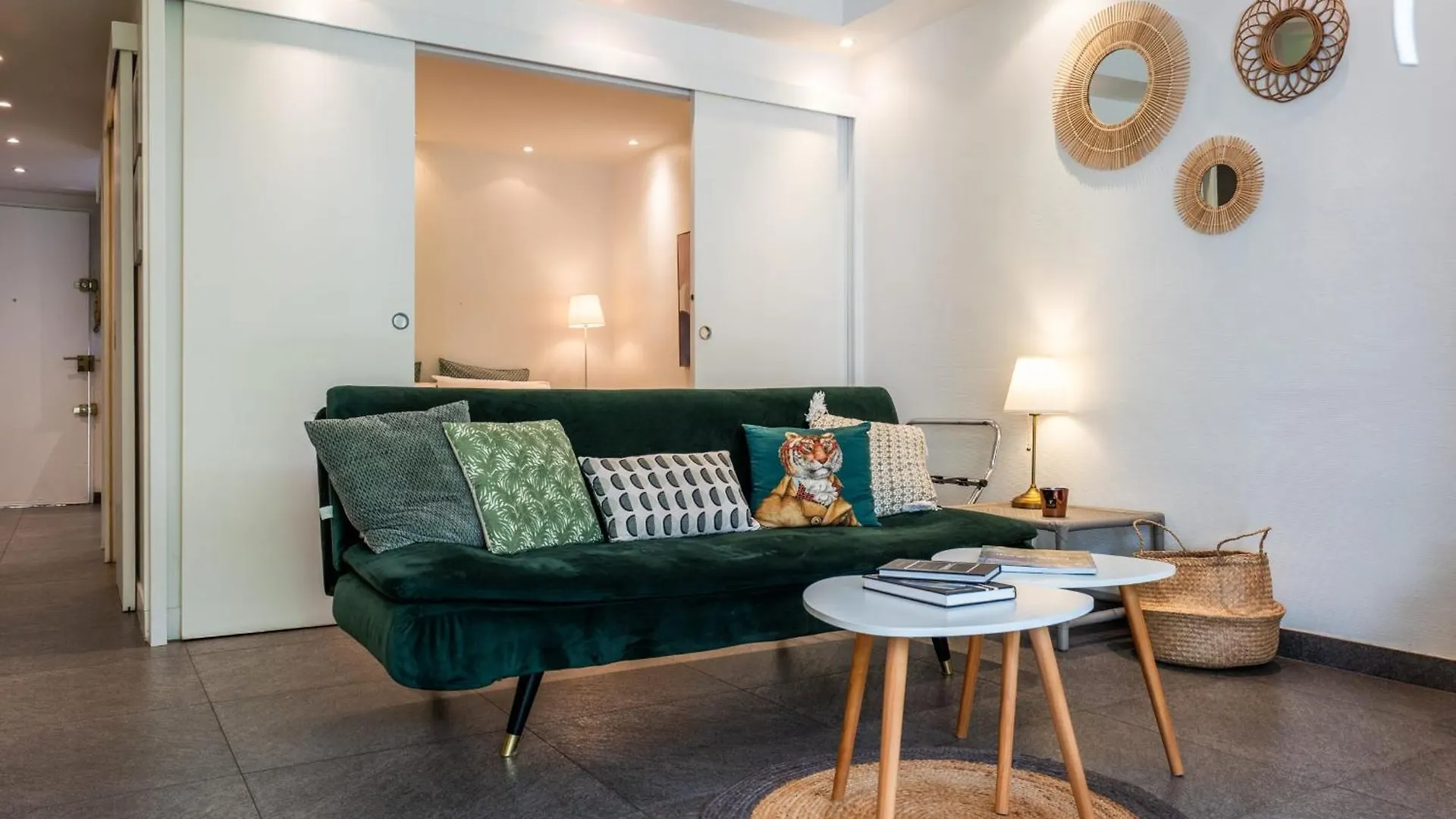 1-Br Garden-Level Inside Upscale District Apartment Cannes
